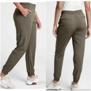 Athleta Brooklyn Textured Jogger Mountain Olive Women's 14